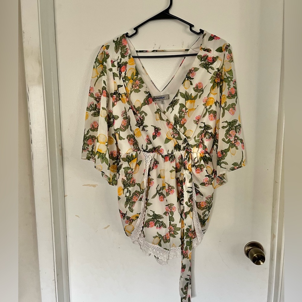 Floral/lemons Bailey Blue romper size x small